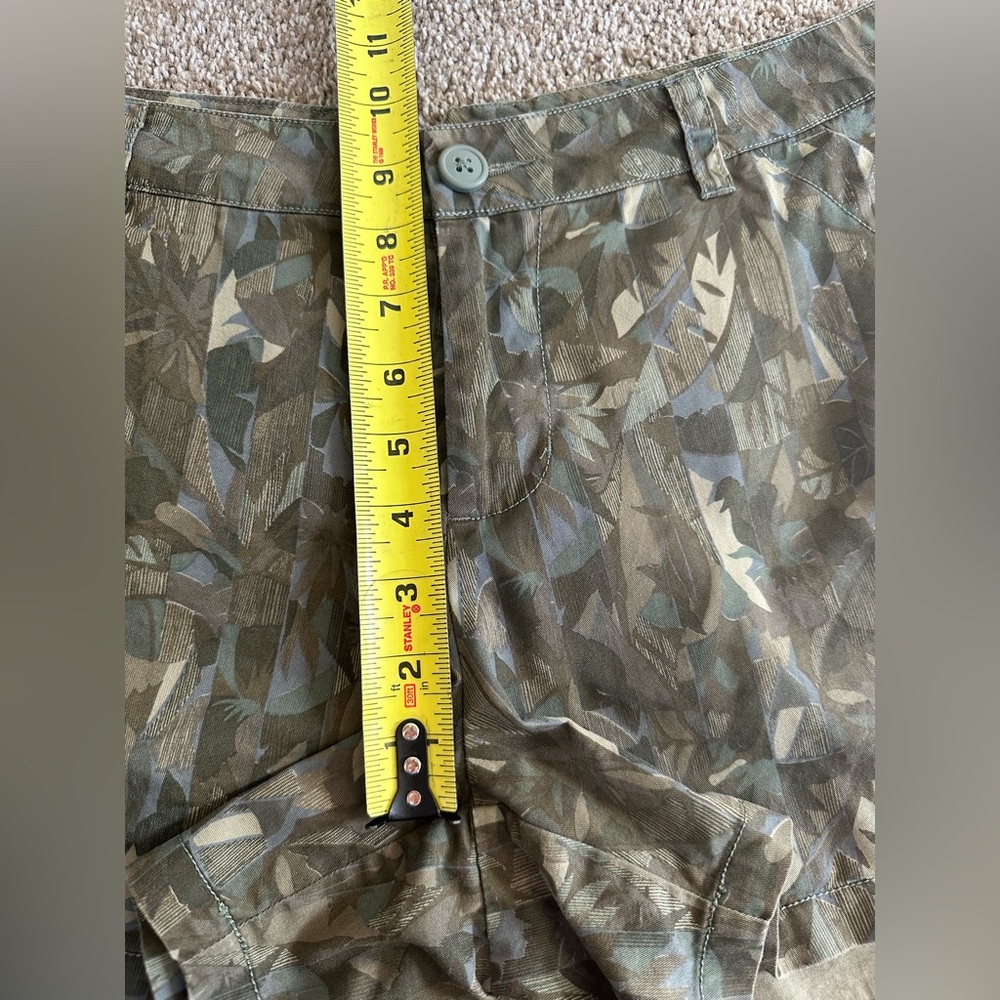 Columbia Kenzie Cove Cypress Camo Leaf Shorts - Women’s 12 - Picture 4 of 9